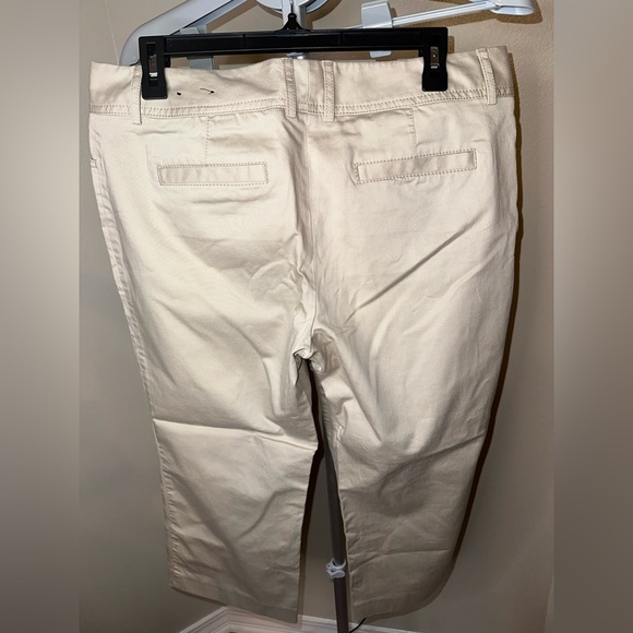 Express Women's Tan Flare Capri Pants - Picture 4 of 7